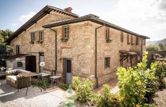 Vendita Casale Campagna Camaiore Toscana